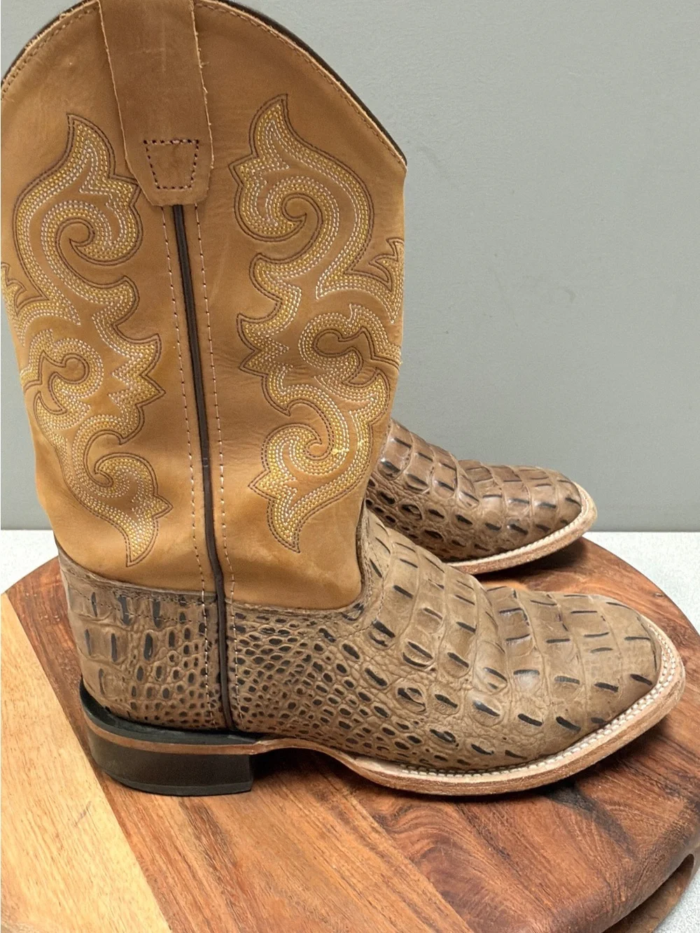 Old West Youth/Big‎ kid Faux Hornback Gator Print Boots will fit Women’s 6.5-7